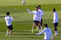 包含集结日巴黎圣日耳曼调整名单以备荷甲；主帅复盘环节打磨；底气十足；细节决定成败的词条-满冠体育app